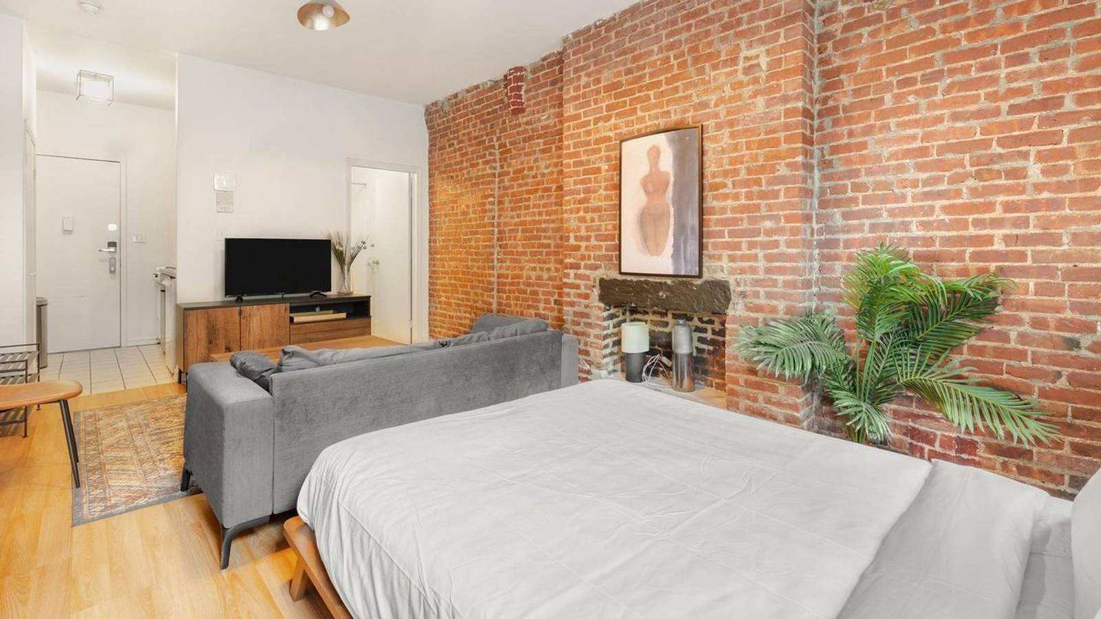 Entire apartment, Apartment #223: Hell's Kitchen in Manhattan, New York City