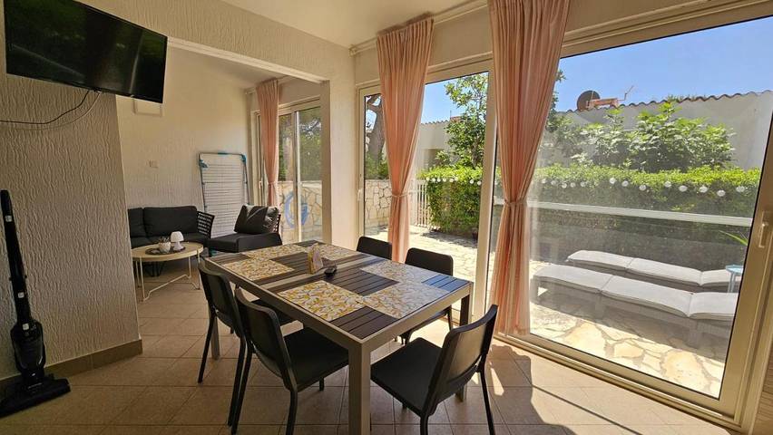 Gîte pour 6 personnes, avec jardin à Gajac - 2