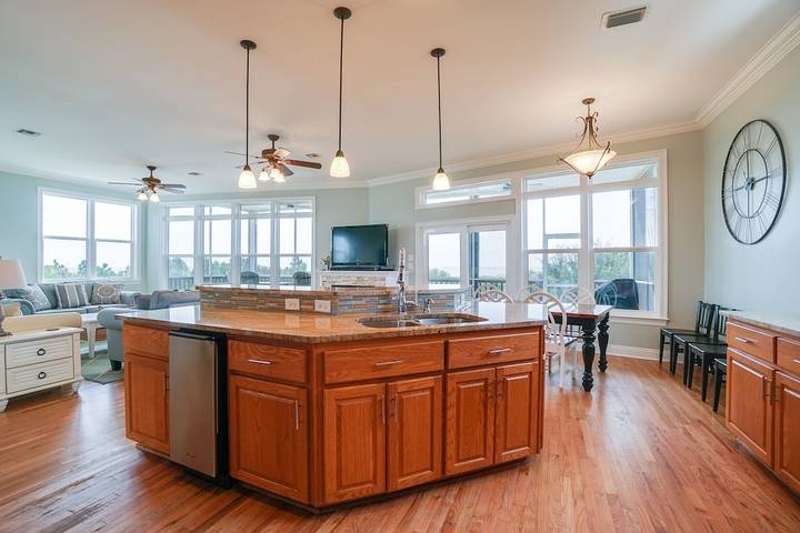 Vacation rental for 14 people, with balcony in Cape San Blas