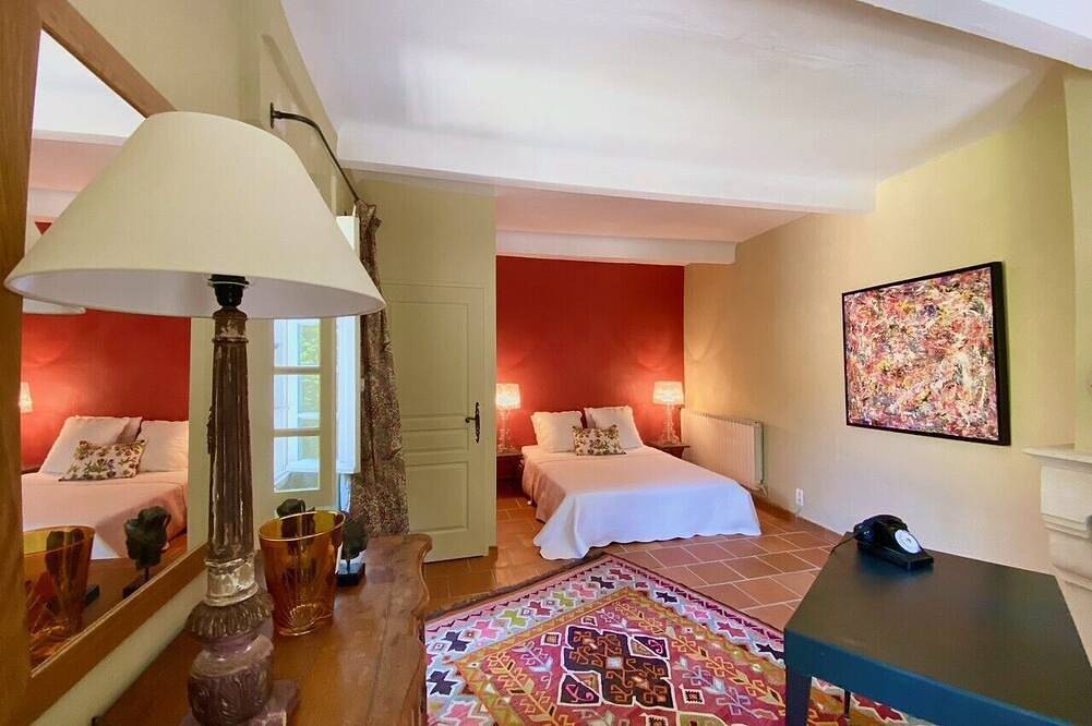 Paisible mas provençal dans un magnifique jardin aménagé. 8 à 10 personnes in Rochegude, Région de nyons