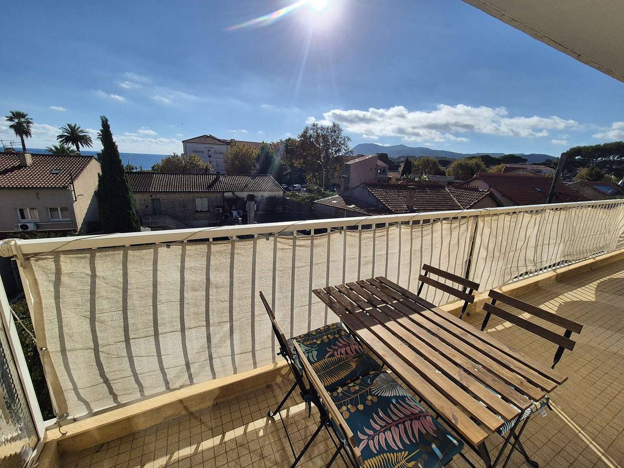 Apartamento vacacional entero, ¡A 200 m de la playa, apartamento de 2 dormitorios con terraza con vistas al mar! Estacionamiento privado in Les Sablettes, La Seyne-sur-Mer