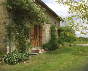 Gîte pour 3 personnes, avec terrasse et jardin à Nontron
