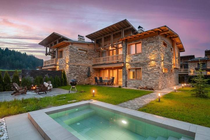 Casa rural para 10 personas, con piscina además de jardín y vistas en Bulgaria