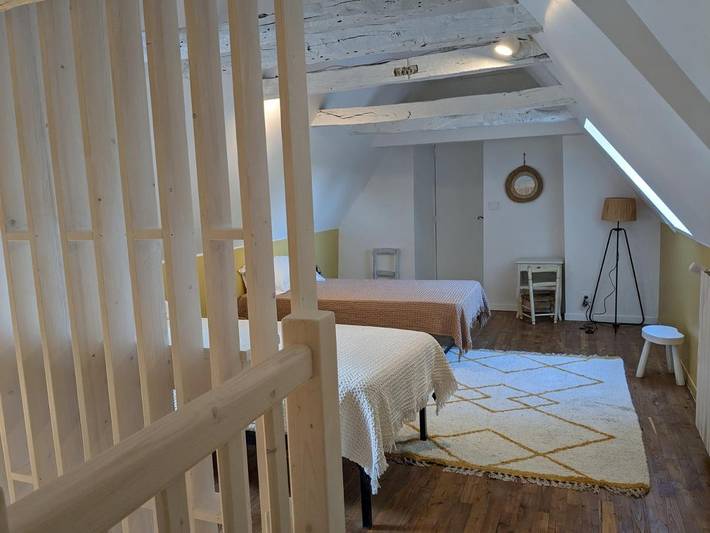 Location de vacances pour 6 personnes, avec vue ainsi que jardin et piscine à Reilhaguet - 4