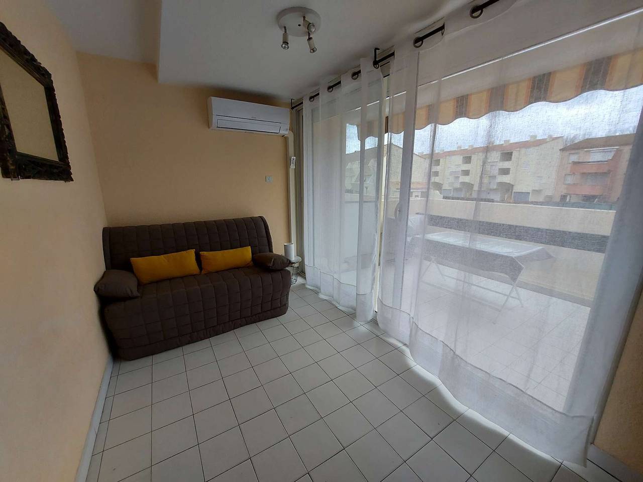 Entire apartment, Beachfront 2-Room Apartment with A/C, Terrace & Private Parking in Marseillan, Mediterranean Coast (France)