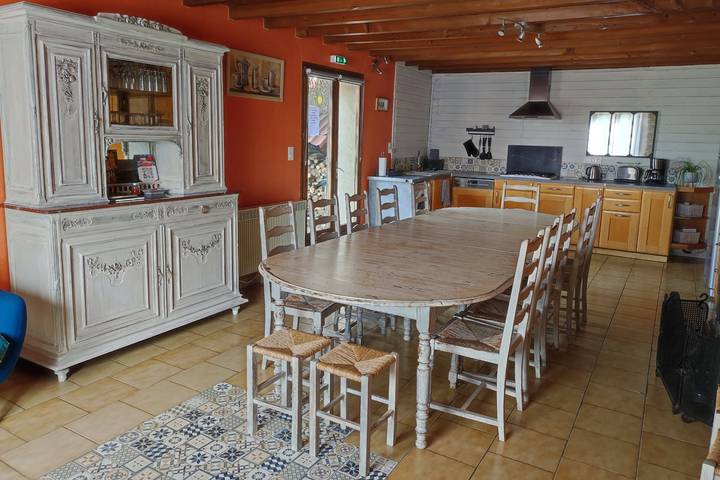 Gîte pour 15 personnes, avec terrasse, animaux acceptés dans Rhône - 4