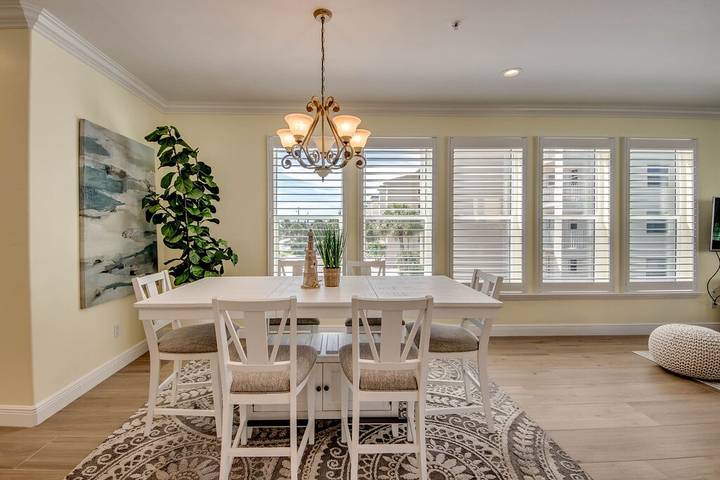 Vacation home for 6 people, with pool and hot tub as well as balcony in Fort Myers Beach