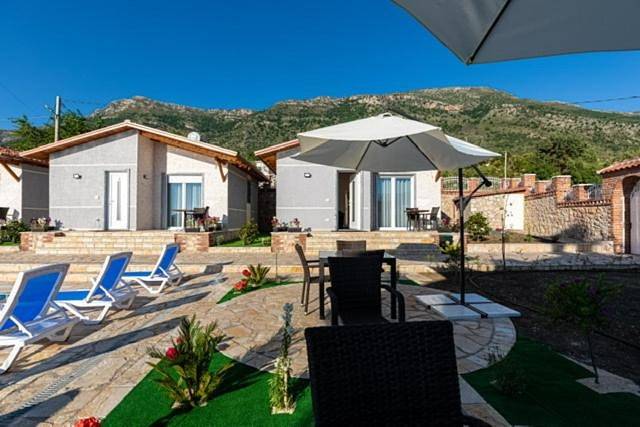Apartment with Mountain View in Orikum, Vlorë