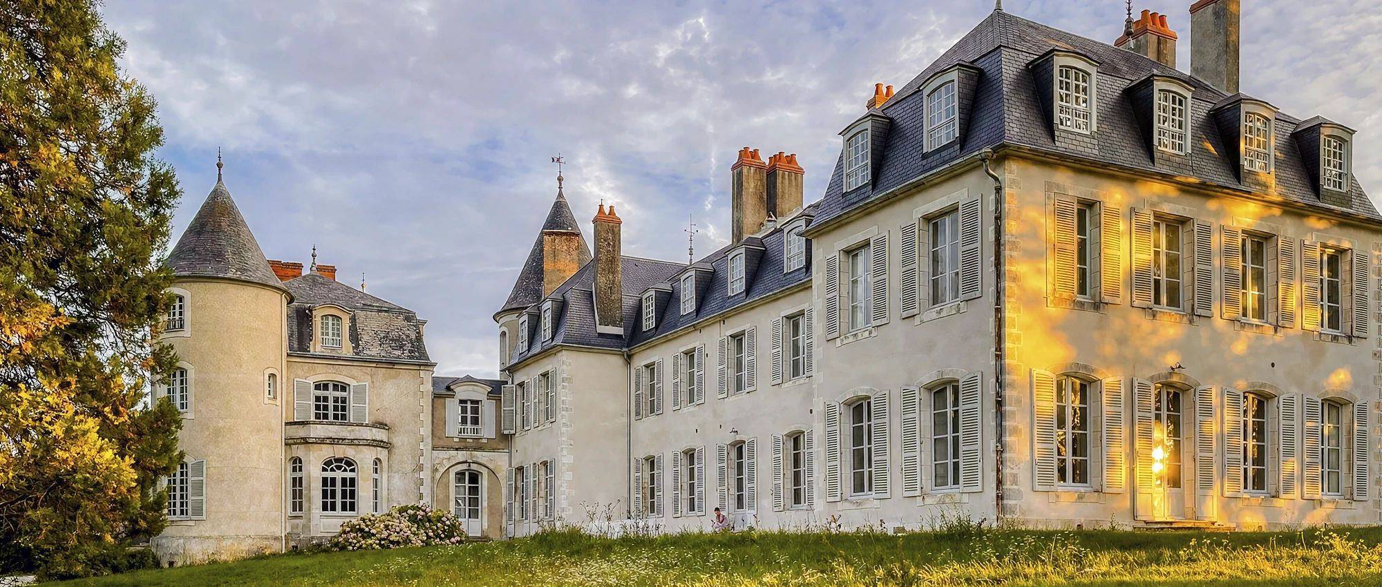 Château pour 47 personnes avec piscine in Thauvenay, Région de Bourges