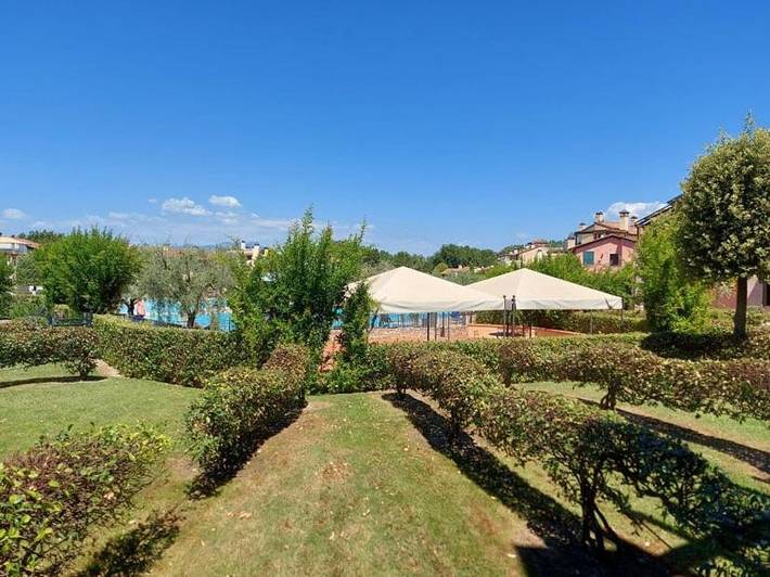Villa per 4 persone, con Terrazza e Giardino nonché Piscina per bambini e Piscina a Peschiera del Garda