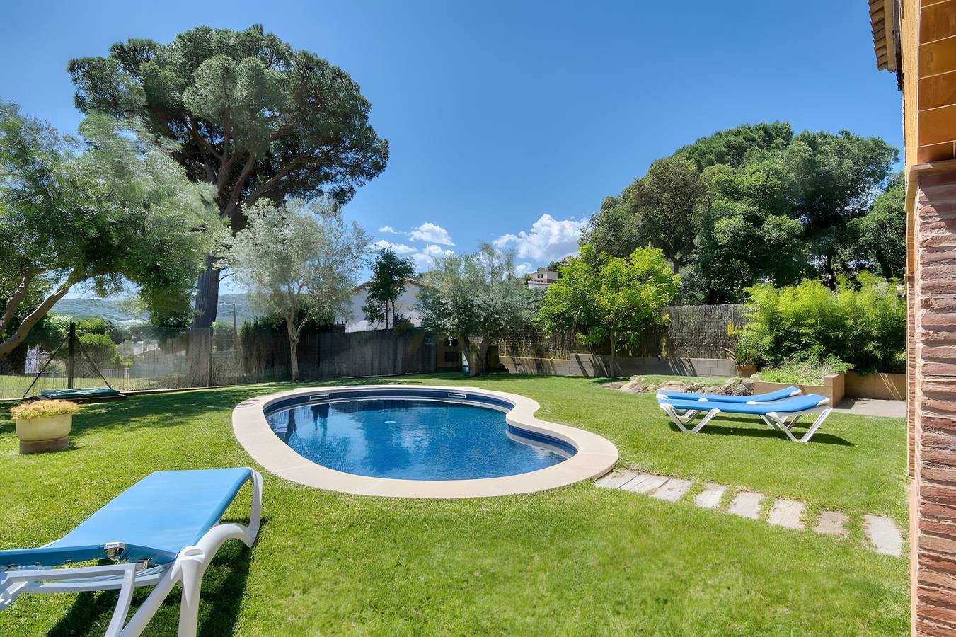 Villa els ocells – Ruhiges Haus mit Pool und schönem Garten in Mas Ambros, Calonge