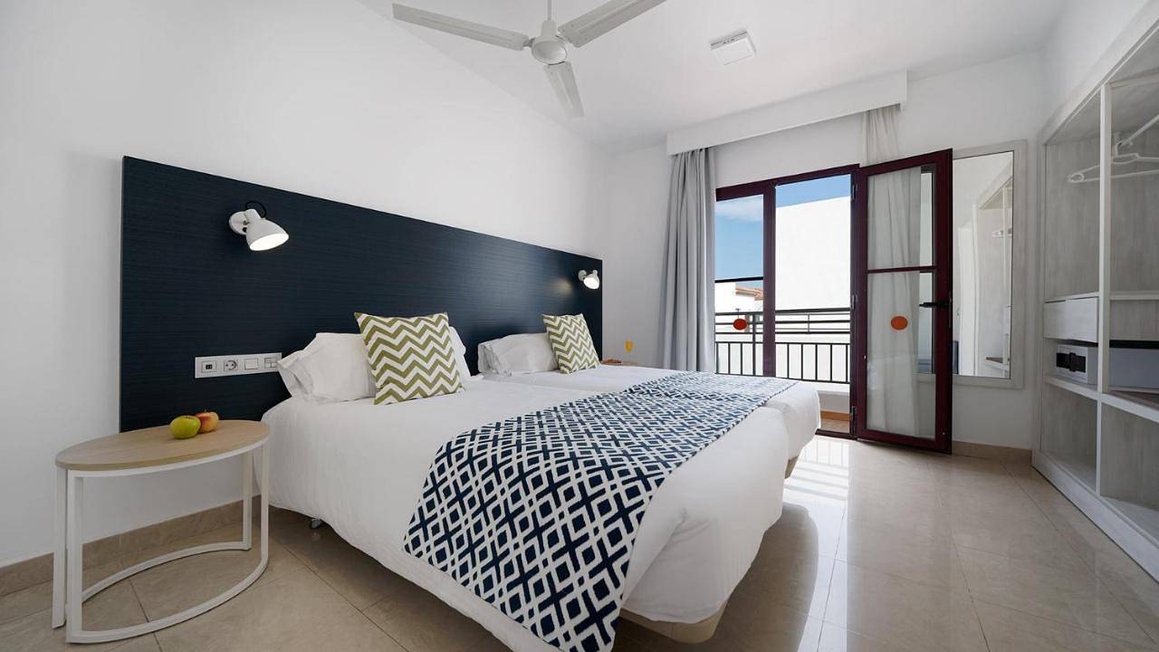 Broncemar Beach Suites in Caleta de Fuste, Antigua