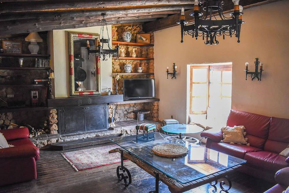 Finca La Lola - Secluded hacienda - 12 bedroom house with pools, land and views! in Archidona, Granada Province