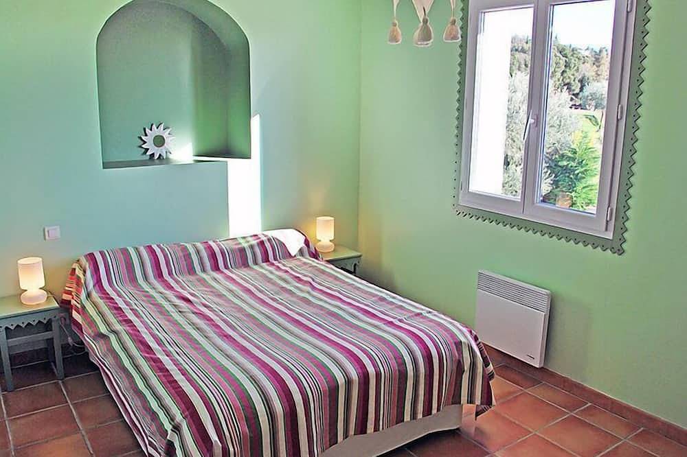 Clos Saint Joseph by Interhome in Lagnes, Parc naturel régional du Luberon