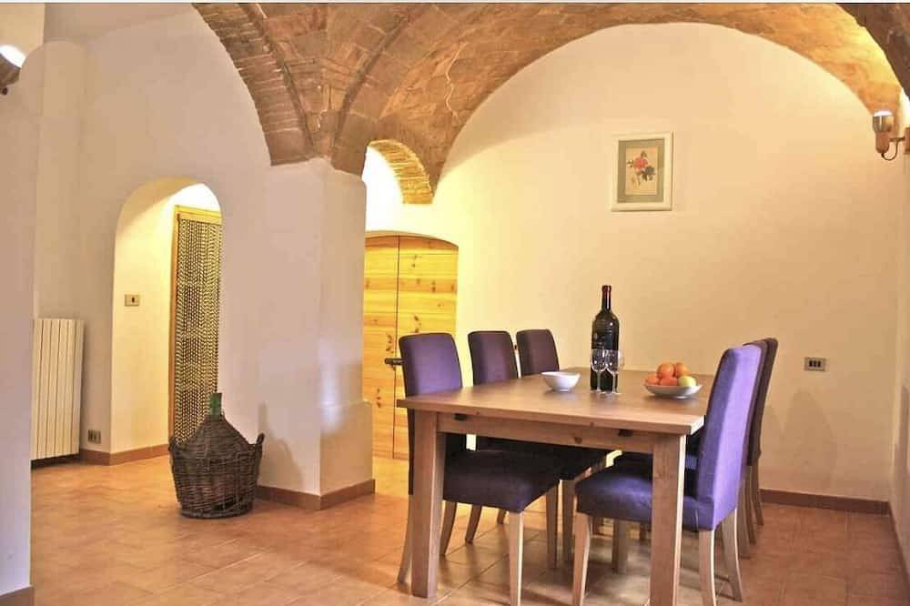 Casa Italica - a quaint getaway in rural Italy in Corfinio, L'Aquila Province