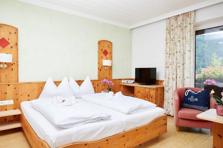 Doppelzimmer Zirbe Garten Hp in Gailtaler Alpen, Weissensee