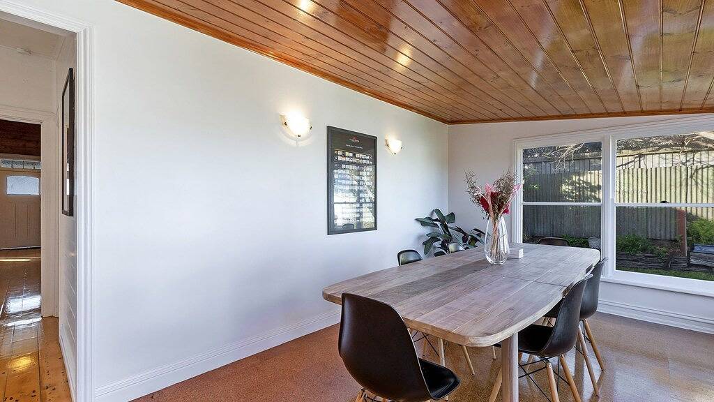 A quaint little retreat for a family, situated in a quiet family friendly cul de sac. in Port Fairy, Shire of Moyne