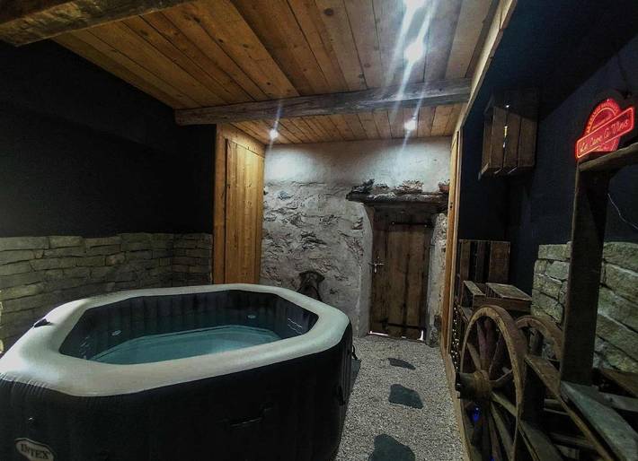 Gîte pour 4 personnes, avec piscine et jardin ainsi que terrasse et vue, animaux acceptés à Lathuile - 2