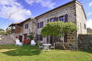 Gîte pour 7 personnes, avec jardin en Haute-Loire