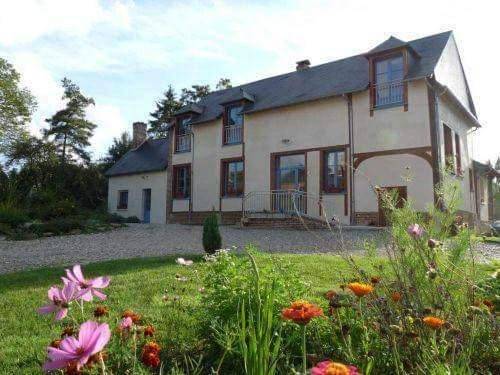Chambre d’hôte pour 8 personnes, avec Terrasse et Jardin