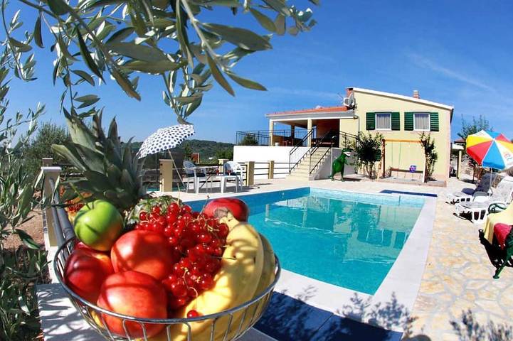 Ferienhaus für 10 Personen, mit Garten und Pool - 1