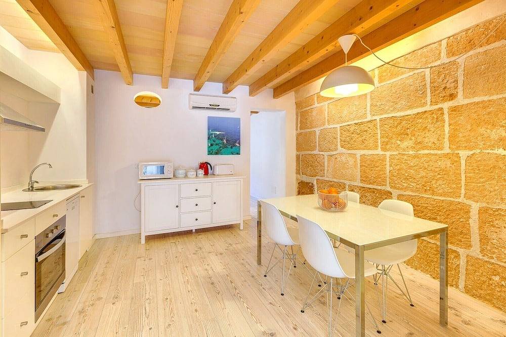 Entire apartment, Urban Suites 2 Palma Standard by PriorityVillas in Palma Old Town, Palma