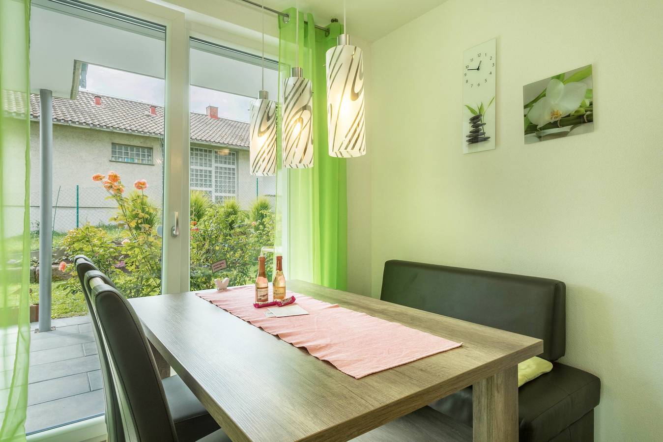 Vakantiewoning 'Orchidee' met groot terras en uitzicht op de bloementuin, foto 6