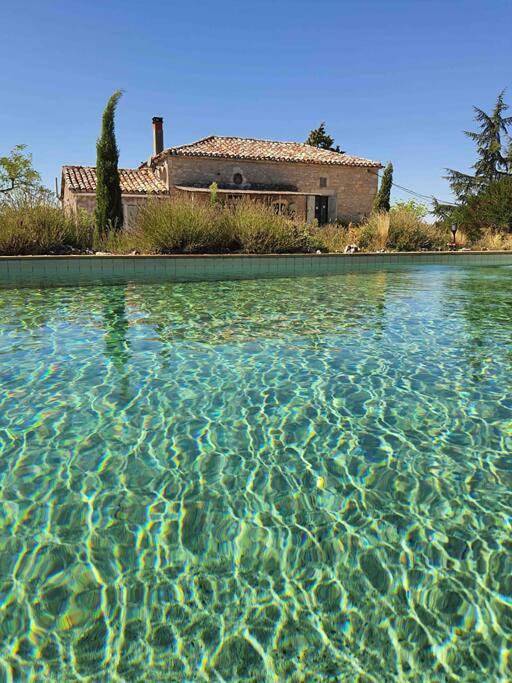 Gîte pour 2 personnes, avec jardin ainsi que piscine et jacuzzi à Sérignac - 3