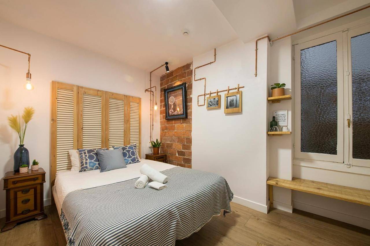 Off Beat Guesthouse - Self-check-in in Playa de la Concha, San Sebastián