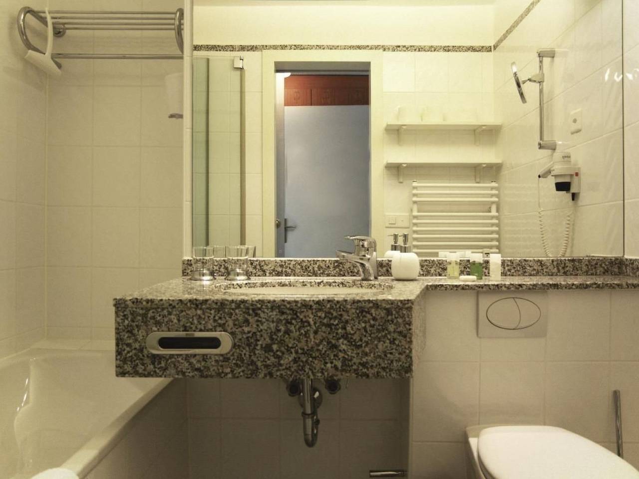 Ganze Wohnung, Apartment Enzian mit Mitbenutzung Spa & Wellness in Beatenberg, Thunersee
