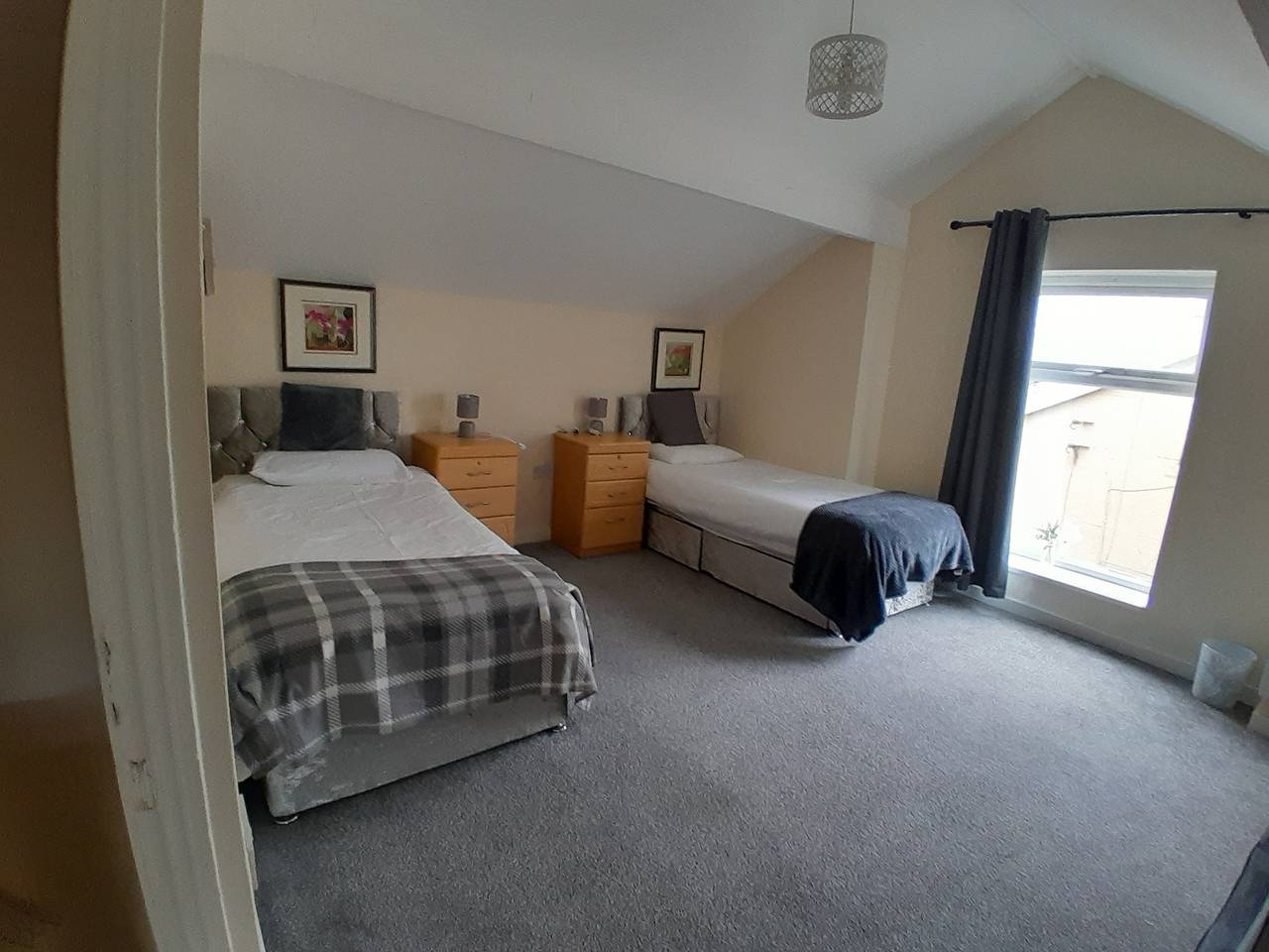 Entire holiday apartment, Blackpool - 2-Bed Apt - Sleeps 5 in Blackpool Pleasure Beach, North West England