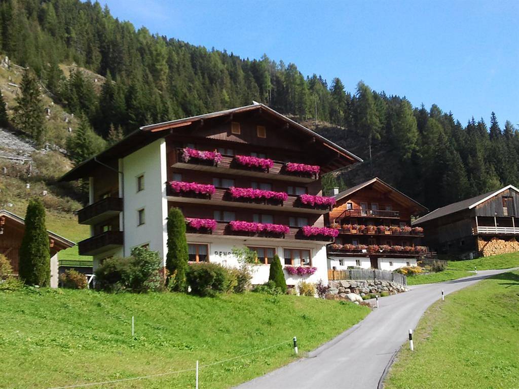 Bauernhaus für 3 Personen mit Balkon in Sankt Jakob in Defereggen, Bezirk Lienz