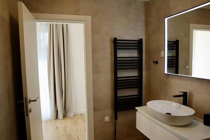 Villa pour 8 personnes, avec Balcon et Terrasse ainsi que Jardin et Piscine dans Šolta - 4