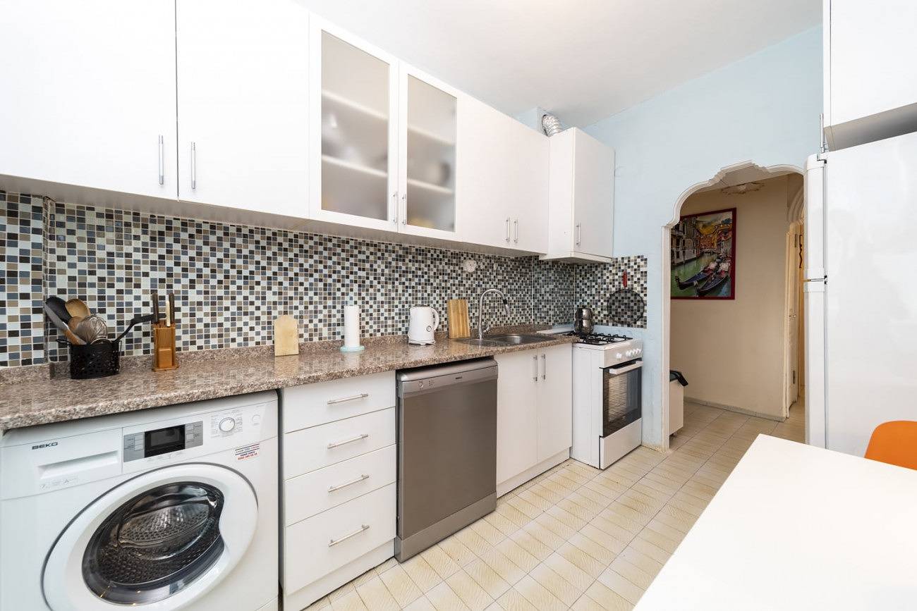 Entire apartment, Cozy Flat with Central Location in Muratpasa in Antalya, Antalya Province