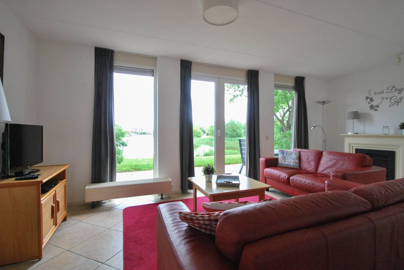 Beach Resort Makkum — Schakel with Sauna & Whirlpool - 4 persons in Makkum, Lake Ijssel