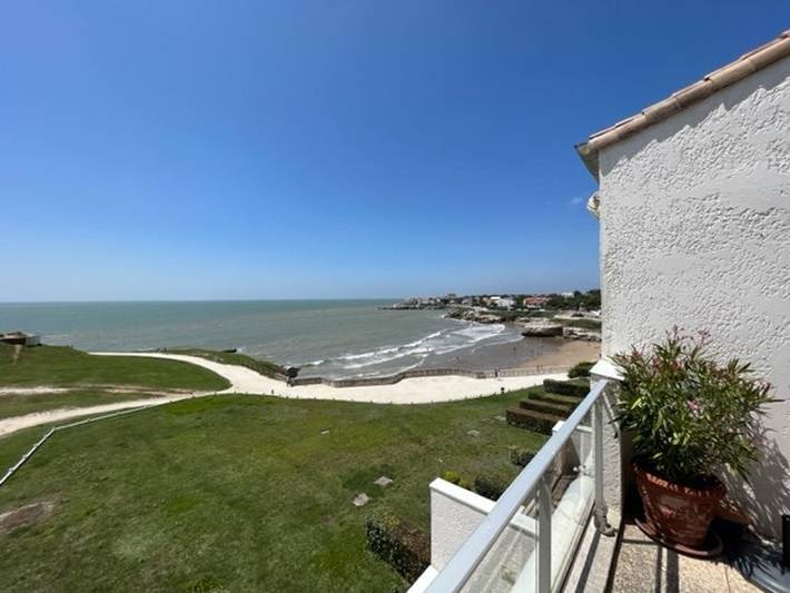 Gîte pour 8 personnes, avec terrasse dans Plage du Chay