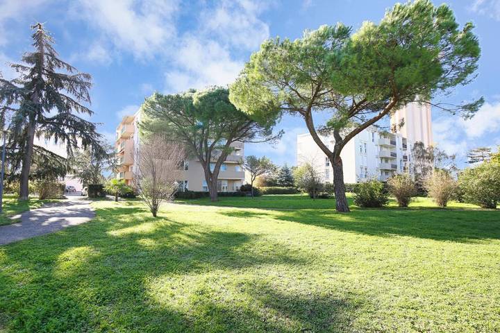 Appartement de vacances pour 6 personnes, avec Balcon et Terrasse ainsi que Jardin et Vue à Blagnac