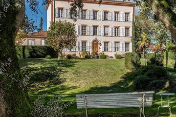 Château pour 15 personnes, avec jardin dans l' Ariège