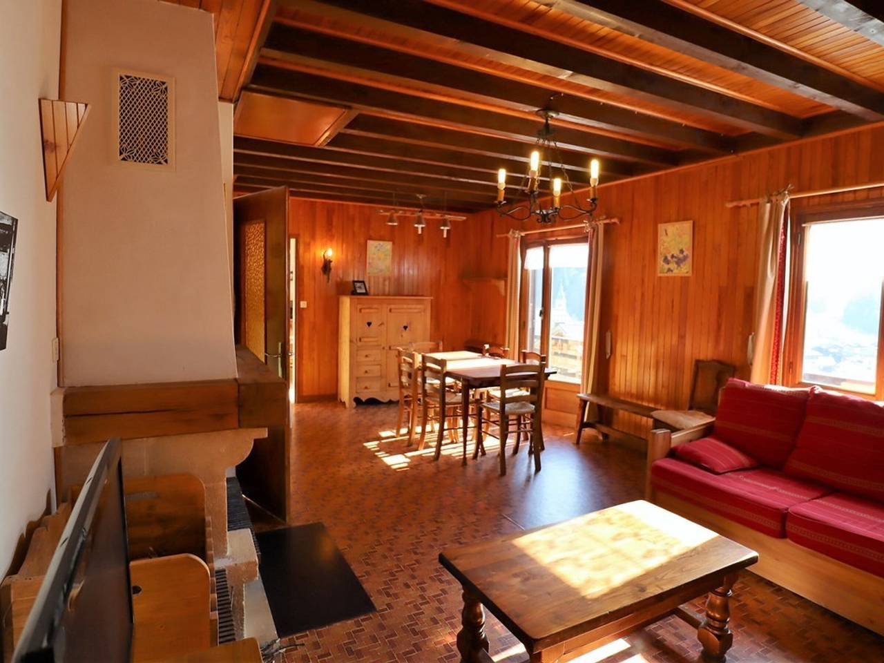 Chalet for 6-8 people with fireplace, south-facing and garage, 5 min from center in Arêches, Beaufort (Rhône-Alpes)
