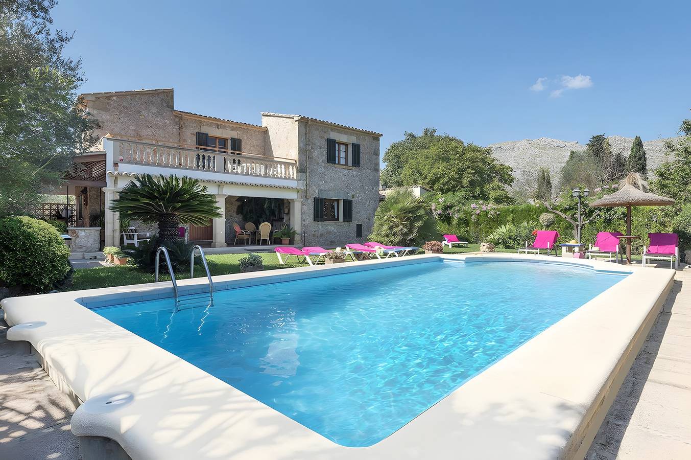 Casa de vacaciones "Assumpcio" con vistas a la montaña, piscina, jardín y Wi-Fi in Pollensa Ciudad, Pollença