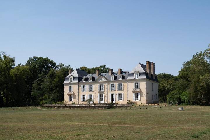 Location de vacances pour 15 personnes, avec vue et terrasse dans Bazouges Cré sur Loir