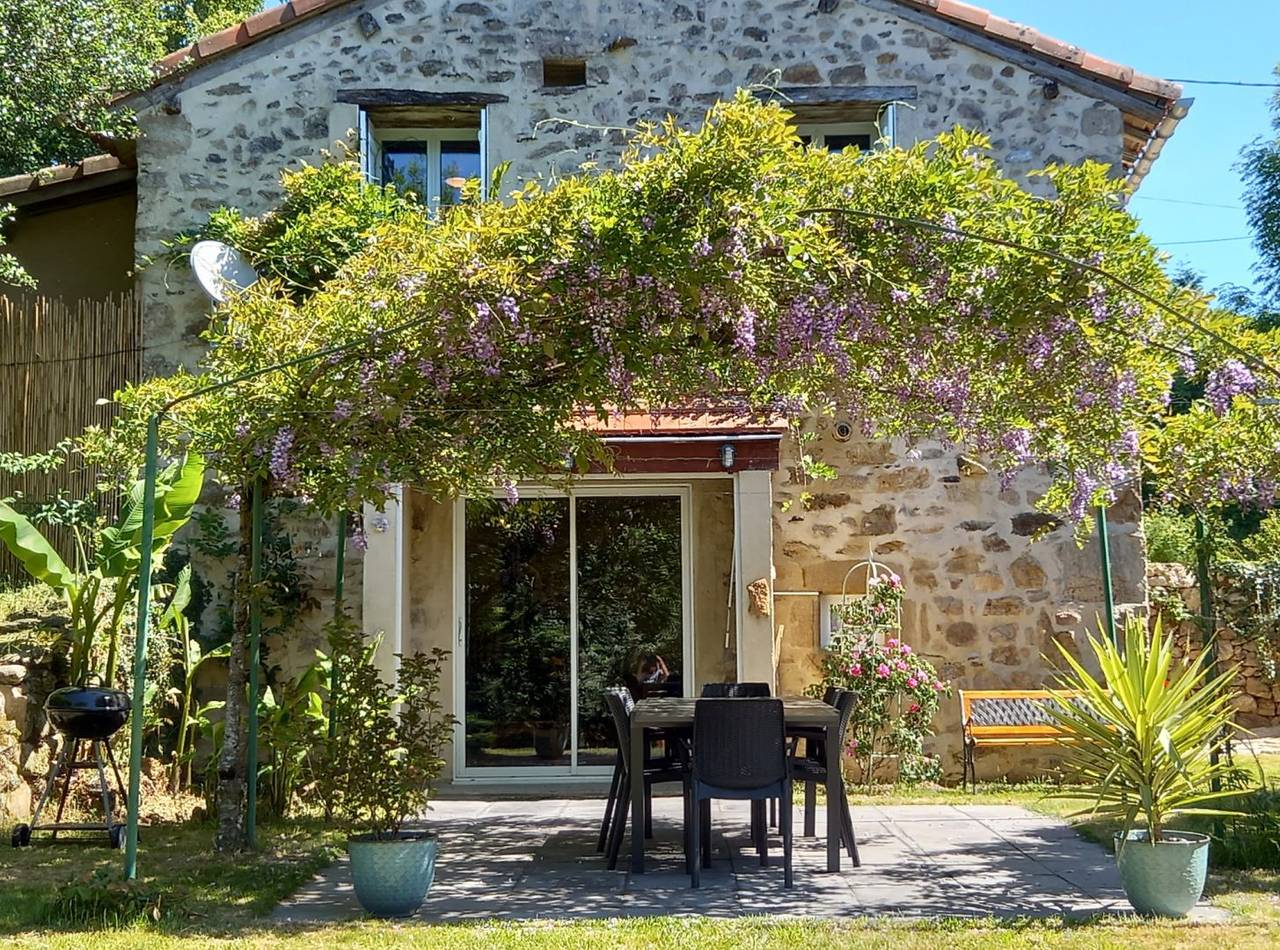 La Grange de Salacroup - Gîte 3 épis pour 8 personnes in Gorses, Massif central