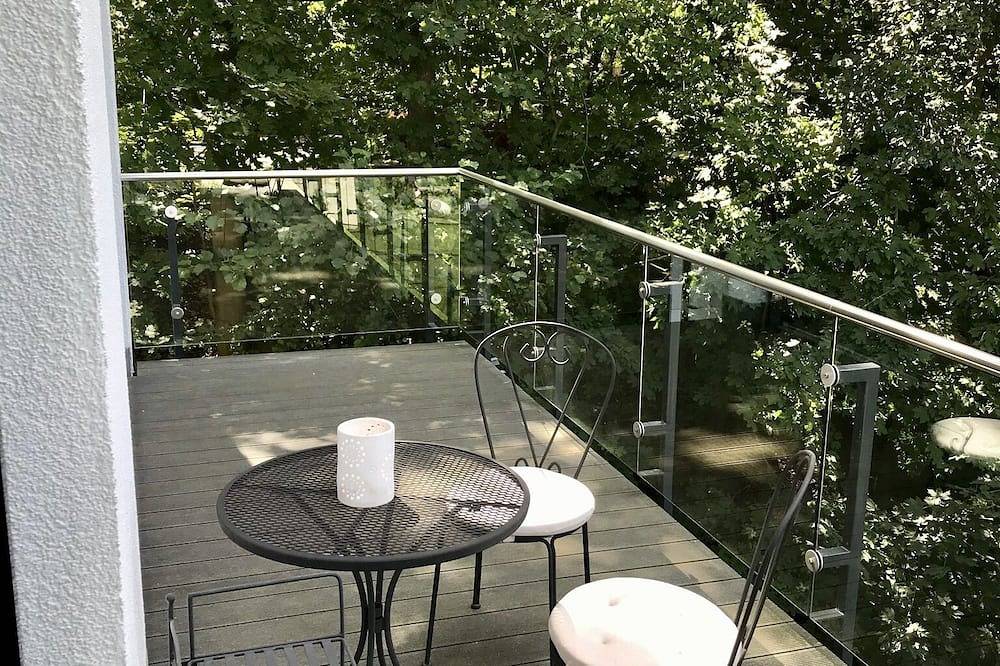 Geheel appartement, Vacation home directly on the park with lake (120 sqm) for up to 4 people in Frankenalb