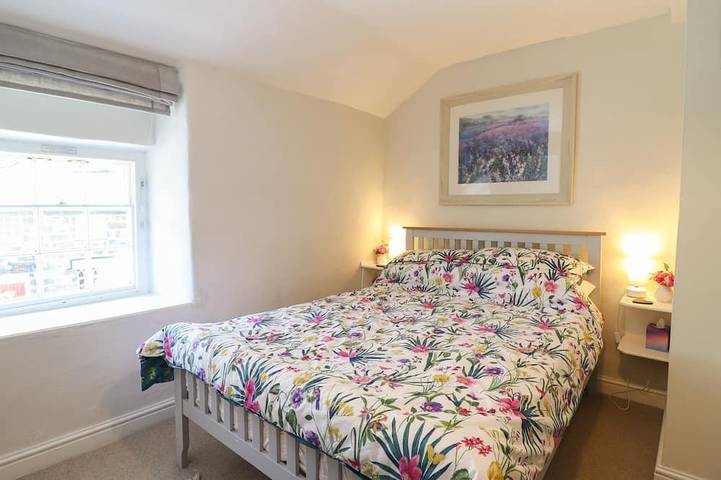Llygoden Cottage, pet friendly, with open fire in Beddgelert in Beddgelert, Snowdonia