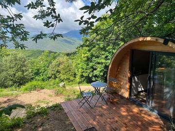 Tente pour 2 personnes, avec jardin et piscine ainsi que vue et terrasse dans le Gard