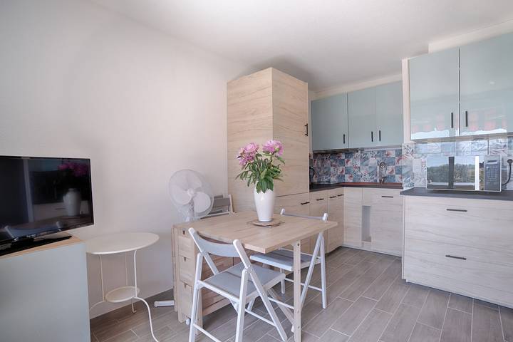 Gîte pour 2 personnes, avec terrasse dans Plage Font Brun Carqueiranne - 4