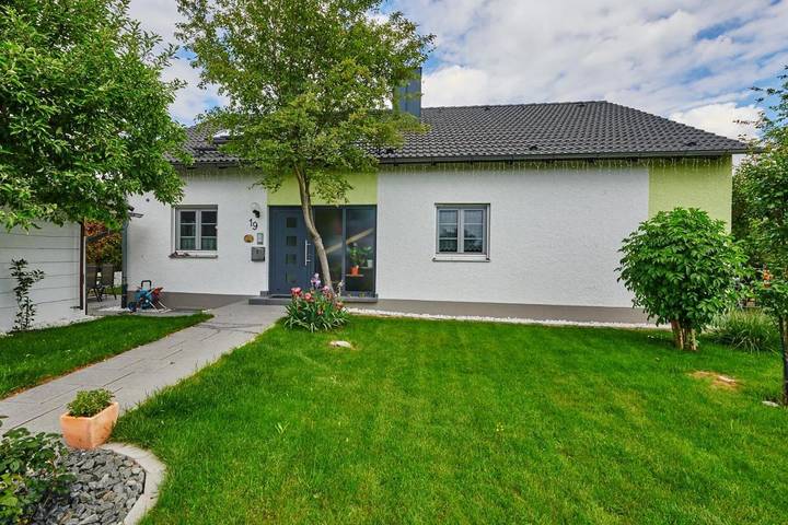 Ferienwohnung für 6 Personen, mit Terrasse und Garten sowie Ausblick