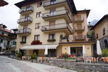 Hôtel pour 4 personnes, avec terrasse dans Serina