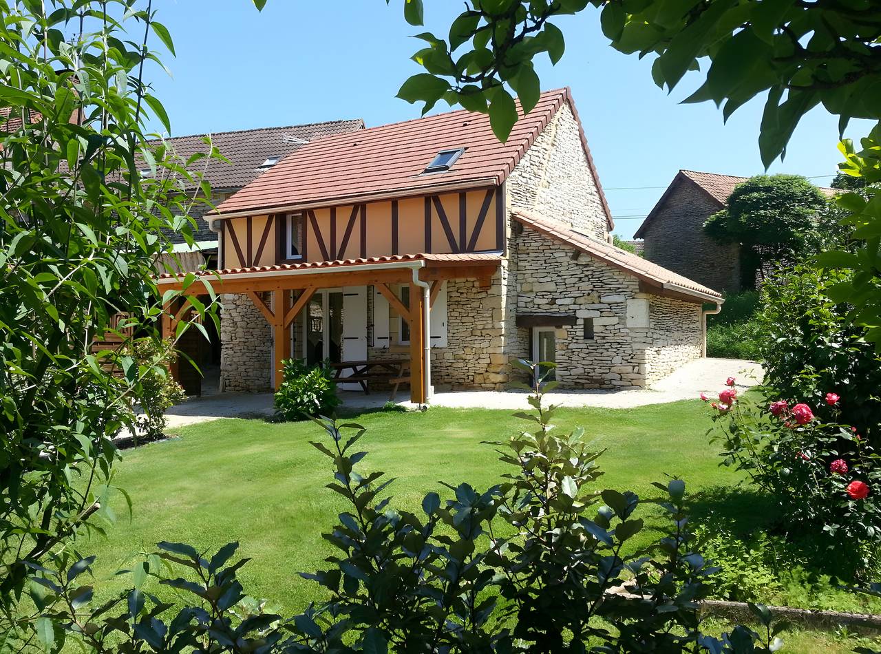 Vakantiehuis 'Terre De Pierres - Améthyste' met privé terras en privé tuin in Saint-Geniès, Périgord Noir