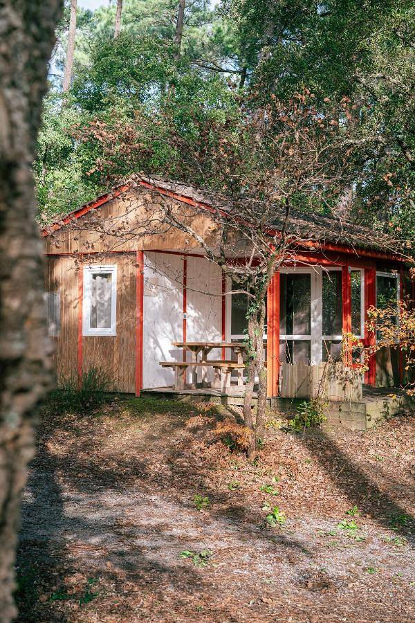 Camping pour 4 personnes, avec jardin ainsi que piscine et terrasse, animaux acceptés à Ondres